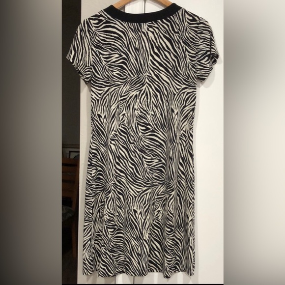 Like new! - CHICO’S Zebra Print Short Sleeve Dress - Picture 4 of 5